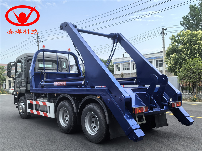 16噸重汽汕德卡擺臂垃圾車(chē)完美下線